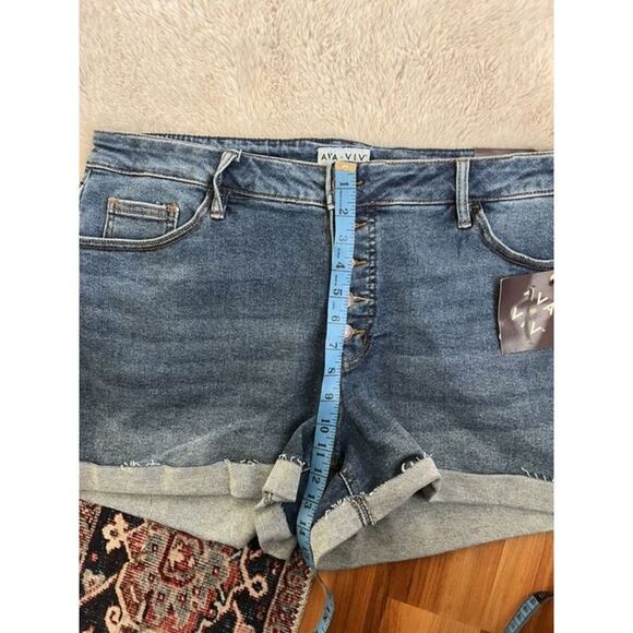 NWT Ava & Viv button Front jean shorts mid-rise Midi - Picture 7 of 7